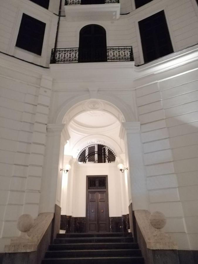 Fafgrandsuitenapoli Luaran gambar