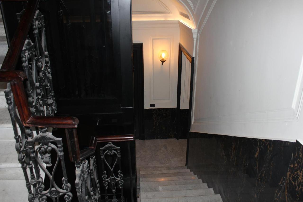 Fafgrandsuitenapoli Luaran gambar