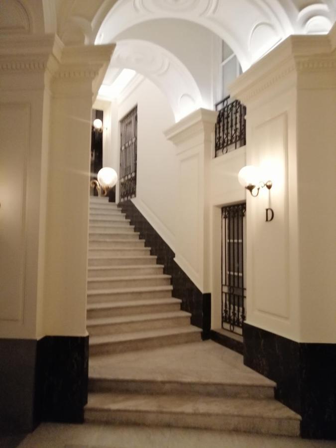 Fafgrandsuitenapoli Luaran gambar