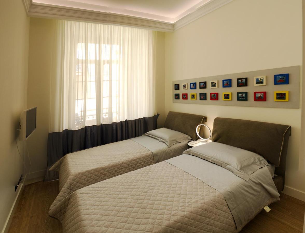 Fafgrandsuitenapoli Luaran gambar